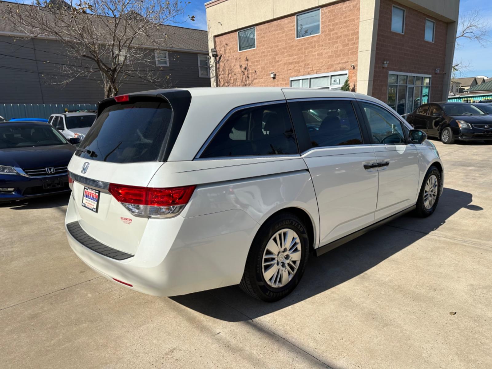 2014 White /Beige Honda Odyssey LX (5FNRL5H29EB) with an 3.5L V6 SOHC 24V engine, 6-Speed Automatic transmission, located at 1501 West 15th St., Houston, 77008, (713) 869-2925, 29.797941, -95.411789 - Photo #2